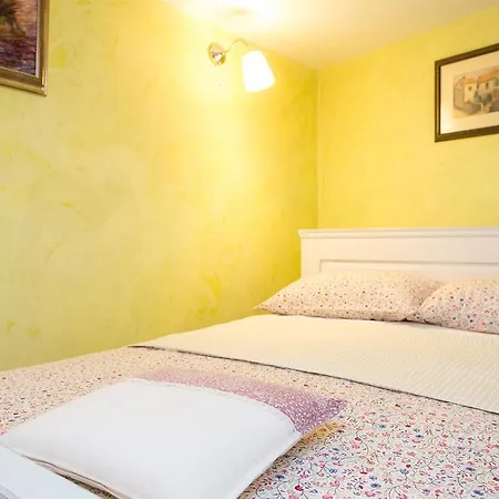 Smokovec Holiday home Vrbnik (Primorje-Gorski Kotar)